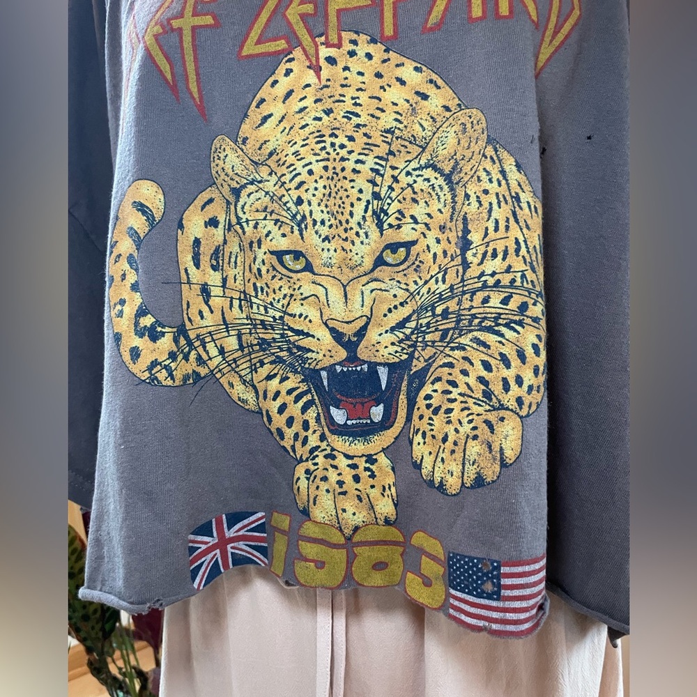 Goodie Two Sleeves : Destructed Def Leppard Graphic Tee - Picture 3 of 10
